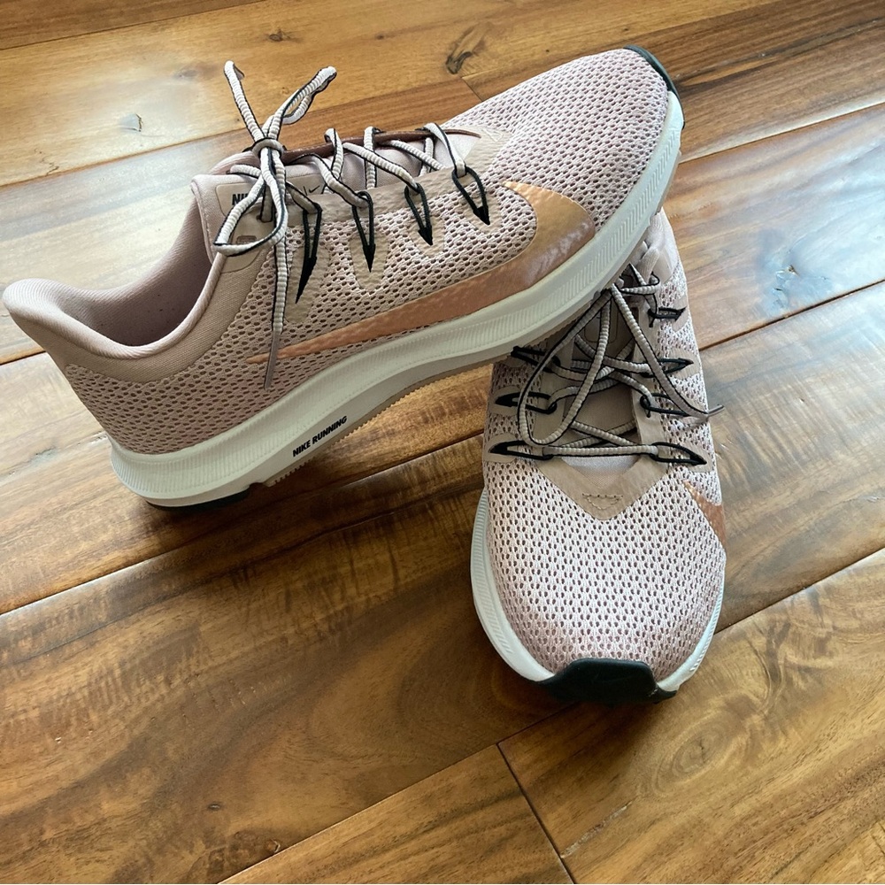Women’s Nike Quest 2 Running Shoes size 7